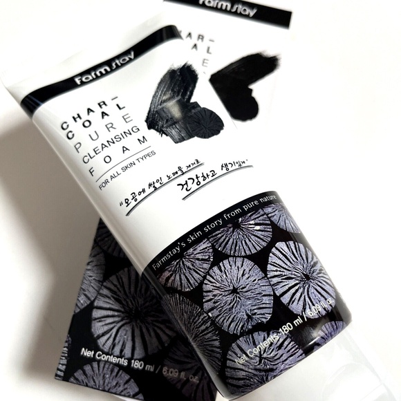 New Korean Farmstay Charcoal Pure Cleansing Foam K-Beauty 180ml Cleanser - Picture 2 of 3